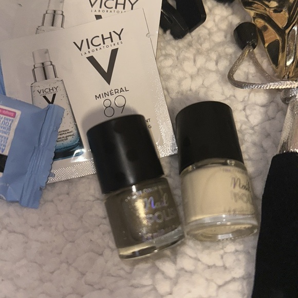 ‼️SOLD‼️Tote bag filled with goodies - Picture 7 of 7